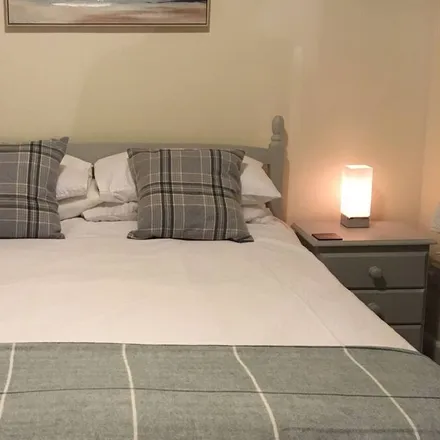 Rent this 1 bed duplex on Eglwyscummin in SA34 0PJ, United Kingdom