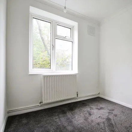 Image 6 - Grove Avenue, London, HA5 5NU, United Kingdom - Apartment for rent