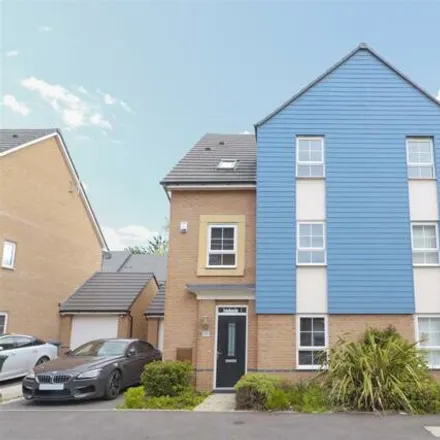 Rent this 5 bed duplex on 14 Canal View in Daimler Green, CV1 4LQ