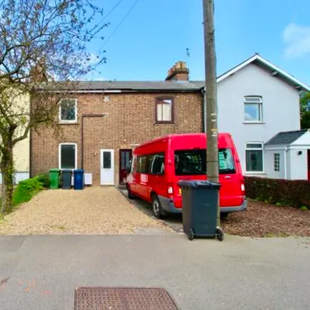 Rent this 3 bed townhouse on Station Road in Broadway, Yaxley