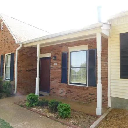 Buy this 2 bed house on 2001 Country Club Ln in Columbia, Tennessee