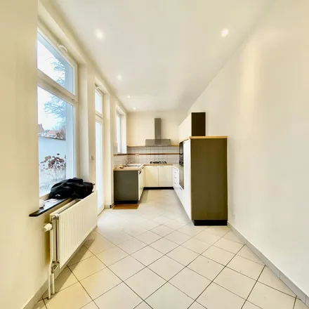 Rent this 5 bed apartment on Rue du Ruanda - Ruandastraat 19 in 1040 Etterbeek, Belgium