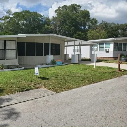 Buy this studio apartment on 2124 Ricky Circle in Valrico, Hillsborough County