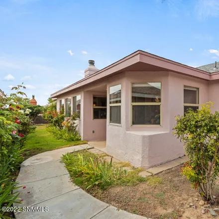 Buy this 2 bed house on 2328 La Paloma Drive in Las Cruces, NM 88011
