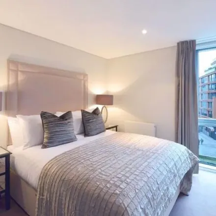 Rent this 3 bed apartment on 3 Merchant Square in London, W2 1AS