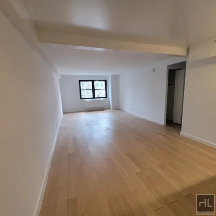 Rent this 3 bed apartment on 210 East 39th Street in New York, NY 10016
