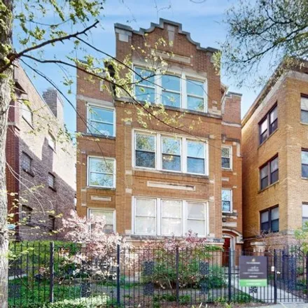 Buy this 3 bed condo on 7711 North Marshfield Avenue in Chicago, IL 60626