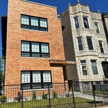 Rent this 3 bed condo on 4420 South Prairie Avenue in Chicago, IL 60653