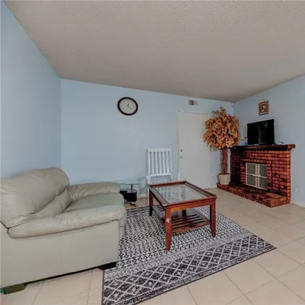 Image 3 - 305 West 220th Street, Carson, CA 90745, USA - House for sale