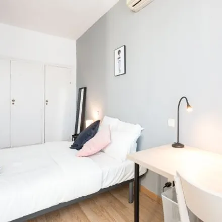 Rent this 6 bed room on Madrid in Calle de la Colegiata, 9