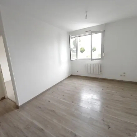 Rent this 2 bed apartment on 2 Rue du Neufbourg in 50000 Saint-Lô, France