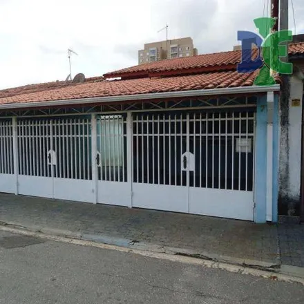 Buy this 2 bed house on Rua Waldomiro Dantas Cortez in Santa Cruz dos Lázaros, Jacareí - SP