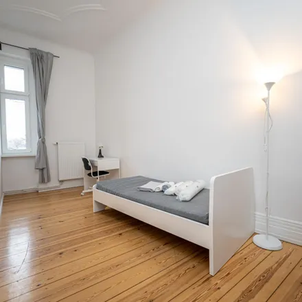 Rent this 6 bed room on Villa Neukölln in Hermannstraße 233, 12049 Berlin