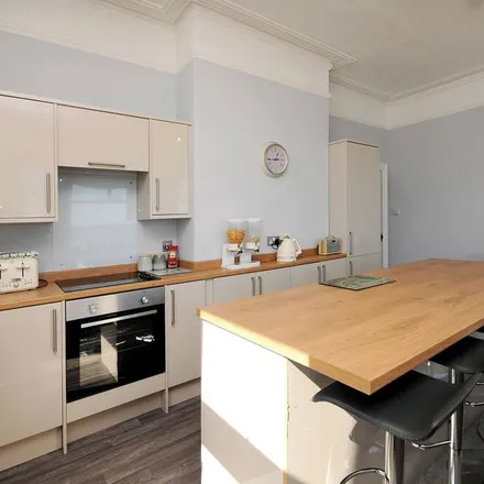 Image 6 - Torbay, TQ3 2NS, United Kingdom - Apartment for rent