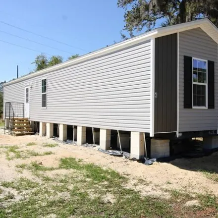 Buy this studio apartment on North Northwood Drive in Citrus County, FL 34449