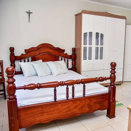 Rent this 4 bed house on Vital Brazil in Niterói, Região Metropolitana do Rio de Janeiro