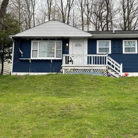Buy this 3 bed house on 1738 Crestmont Drive in Huntington, WV 25701