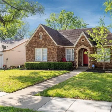 Buy this 3 bed house on 2426 Alco Avenue in Dallas, TX 75211