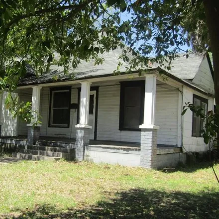 Buy this 3 bed house on 467 West Magnolia Street in Fitzgerald, GA 31750