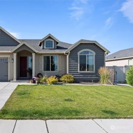 Buy this 4 bed house on 4716 W Hawk St in Moses Lake, Washington