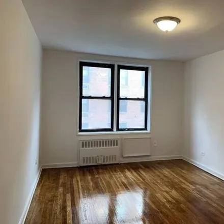 Image 2 - 108-49 63rd Avenue, New York, NY 11375, USA - Apartment for sale