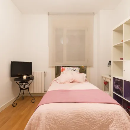Rent this 3 bed room on Madrid in Avenida de la Ermita, 2