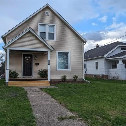 Buy this 3 bed house on 1744 East Agency Street in Burlington, IA 52601