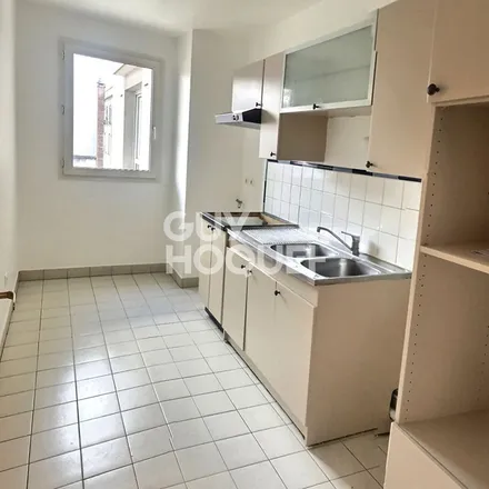 Rent this 3 bed apartment on 80 Avenue du Général Leclerc in 94700 Maisons-Alfort, France