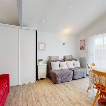 Rent this studio apartment on Saint-Hilaire-de-Riez in Allée de la Gare, 85270 Saint-Hilaire-de-Riez