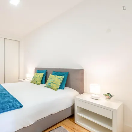 Rent this 4 bed room on Giallo in Largo do Chafariz de Dentro 35, 1100-139 Lisbon
