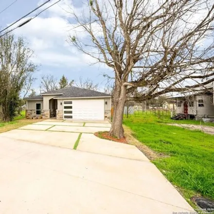 Image 3 - 1039 West New Braunfels Street, Seguin, TX 78155, USA - House for sale