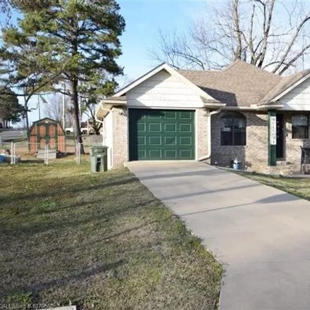 Buy this 3 bed house on 928 North Maple Street in Sallisaw, OK 74955