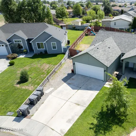 Buy this 3 bed house on 2116 Sycamore Court in Pasco, WA 99301