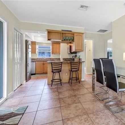 Image 3 - 854 108th Avenue North, Collier County, FL 34108, USA - House for sale