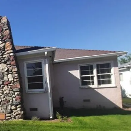 Buy this 2 bed house on 586 South Street in Yreka, CA 96097