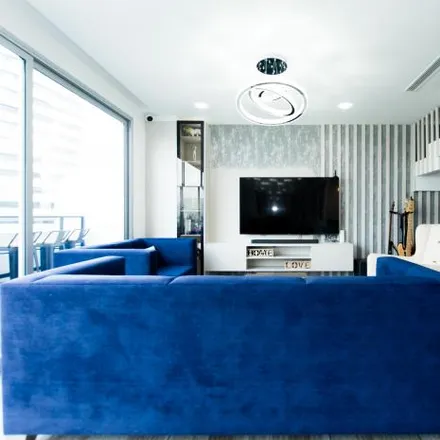 Buy this 2 bed apartment on Listo! in Paseo de España, 090306