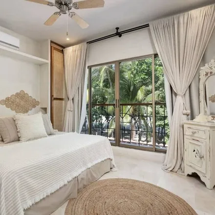 Rent this 3 bed apartment on Santa Marta