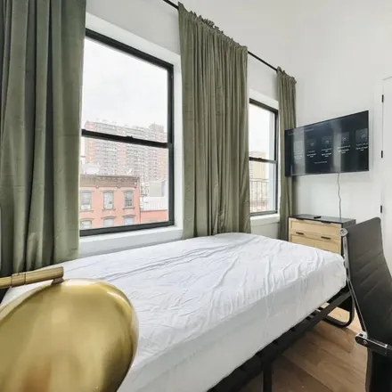 Image 5 - 104 Graham Avenue, New York, NY 11206, USA - Room for rent