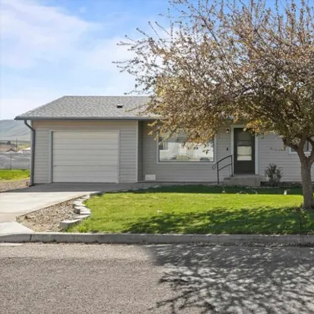 Buy this 3 bed house on 1315 Della Avenue in Benton City, WA 99320