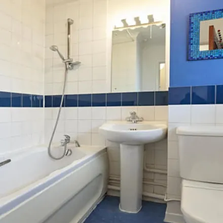 Image 5 - Chater House, Roman Road, London, E2 0QY, United Kingdom - Apartment for rent