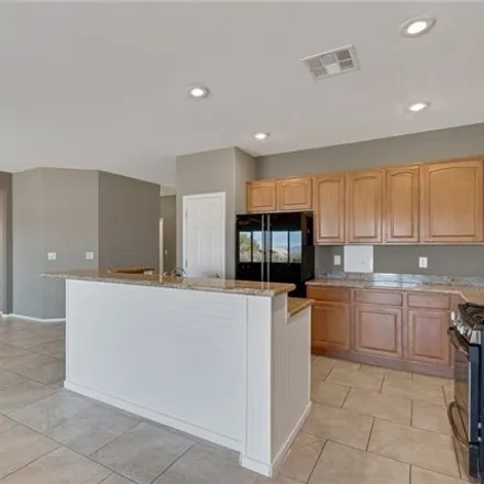 Image 4 - 2385 Wood Village Drive, Henderson, NV 89044, USA - House for sale