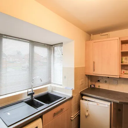 Image 4 - Cobden Avenue, Royal Leamington Spa, CV31 1YF, United Kingdom - Apartment for rent
