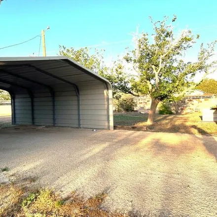 Image 3 - 418 7th Avenue, Rankin, Upton County, TX 79778, USA - House for sale