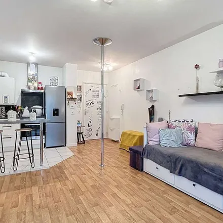 Rent this 2 bed apartment on 4 Rue du Général Leclerc in 94510 La Queue-en-Brie, France