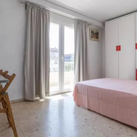 Rent this 5 bed room on Avinguda del Cardenal Benlloch in 6, 46021 Valencia