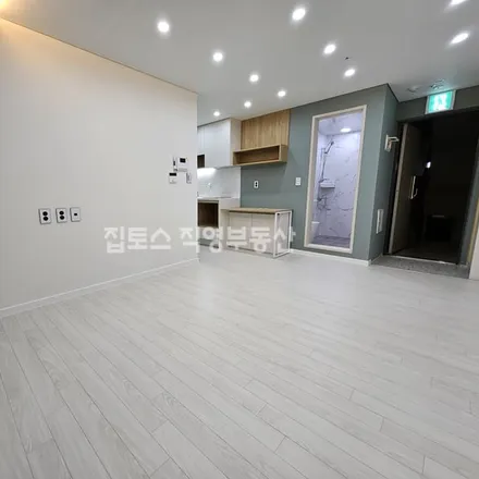 Rent this 2 bed apartment on 서울특별시 구로구 가리봉동 135-51
