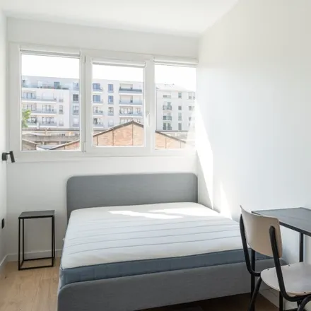 Rent this 3 bed room on 52 Rue Pierre Bérégovoy in 92110 Clichy, France