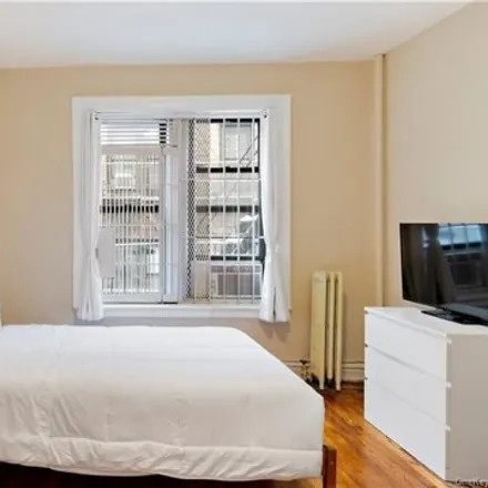 Image 3 - 2156 Cruger Avenue, New York, NY 10462, USA - Apartment for sale