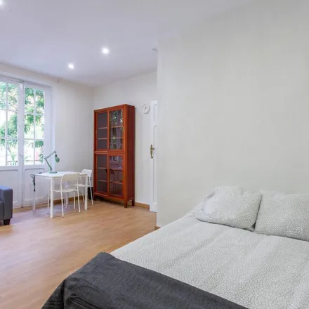 Rent this 6 bed apartment on Carrer del Marqués de Zenete in 3, 46007 Valencia