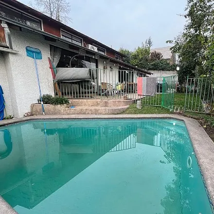 Buy this 5 bed house on Edimburgo 9190 in 757 1626 Provincia de Santiago, Chile